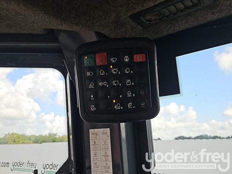 2019-deere-750k-lgp-image-35