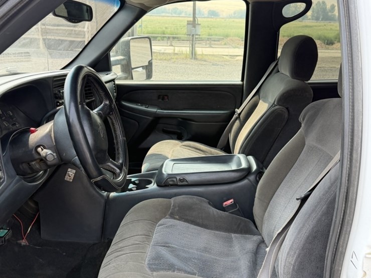 2002-chevrolet-silverado-2500hd-image-33