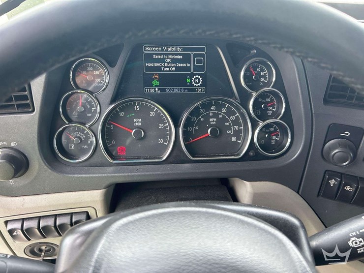 2019-peterbilt-579-image-12