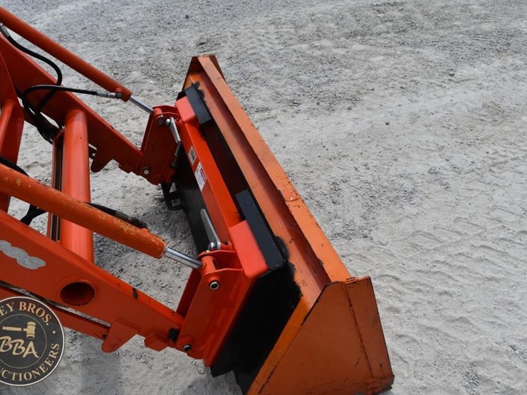 2013-kubota-b3000hsd-image-20
