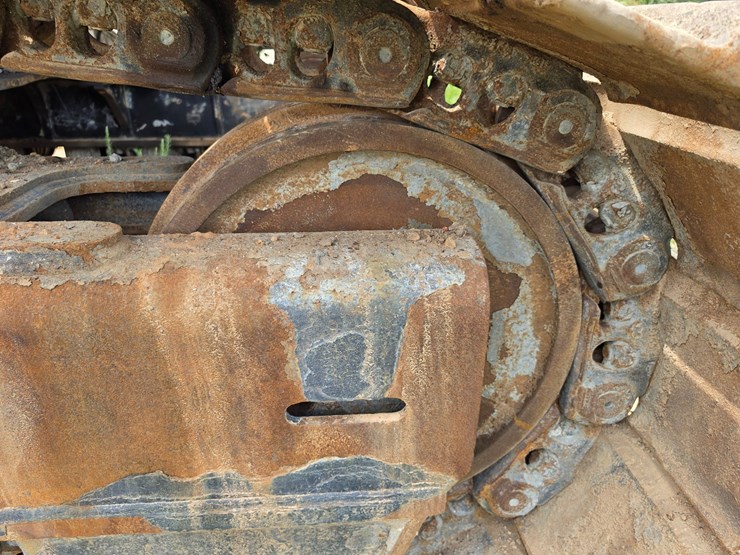 2023-caterpillar-374-image-77