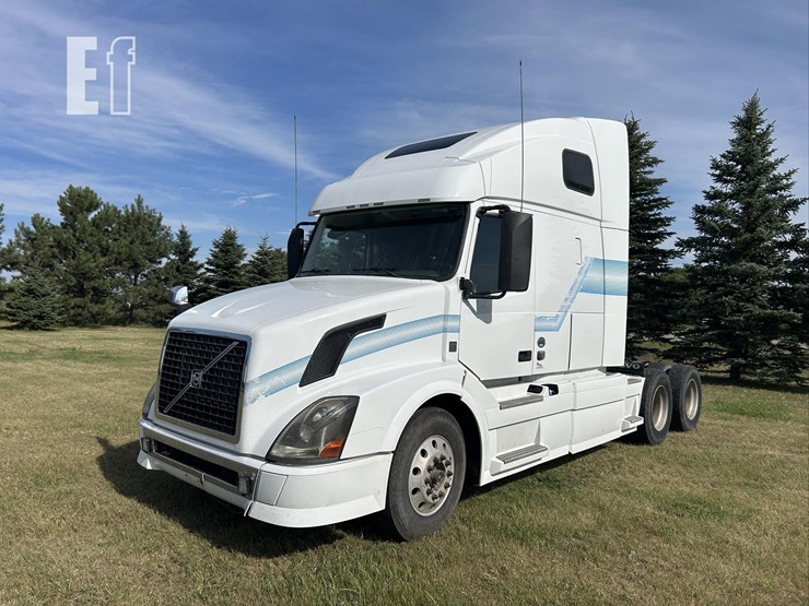2012-volvo-vnl64t670-image-1
