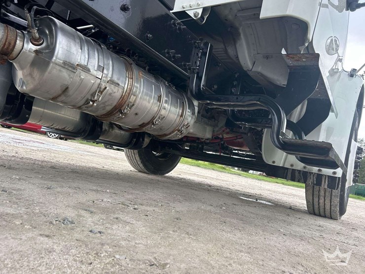 2021-freightliner-m2-106-image-22