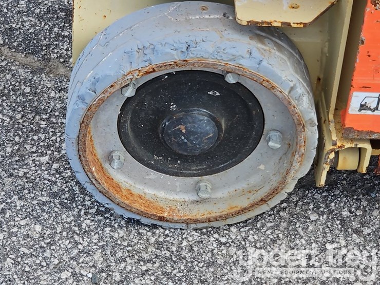 2017-jlg-1230es-image-10