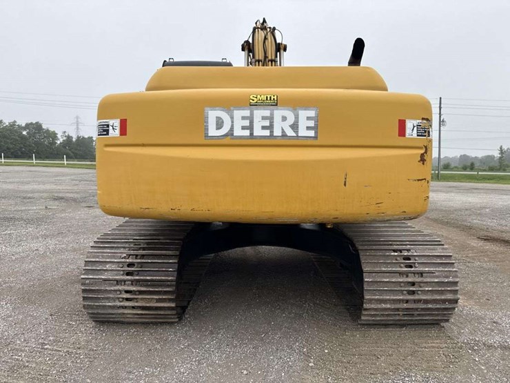 deere-200c-lc-image-3