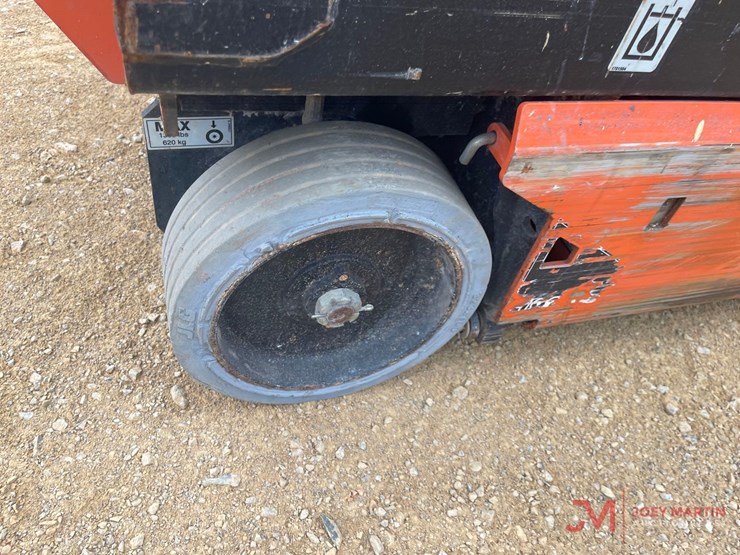 2017-jlg-1932r-image-12