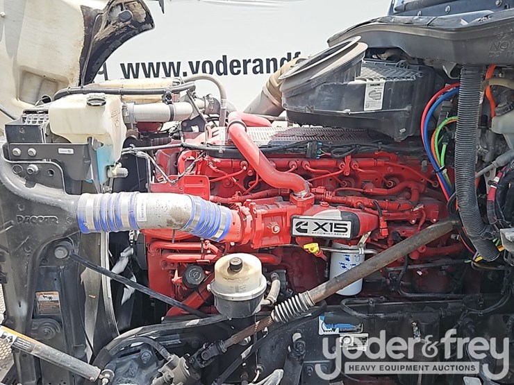 2018-peterbilt-567-image-24