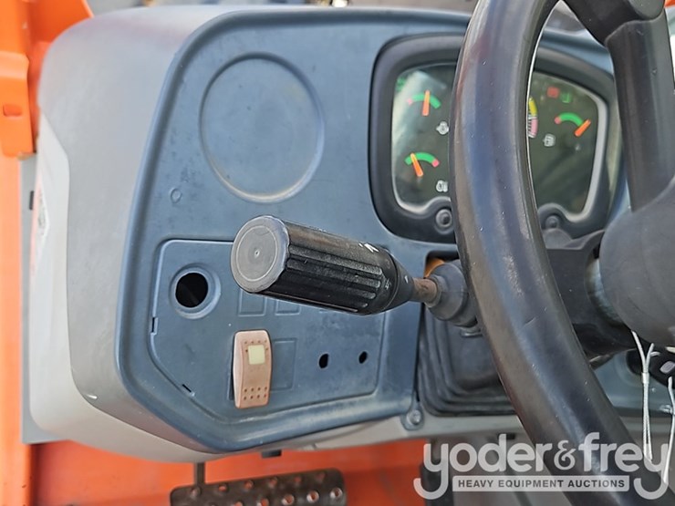 2018-jlg-742-image-28