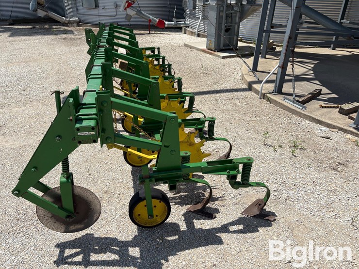 1982-john-deere-825-image-8