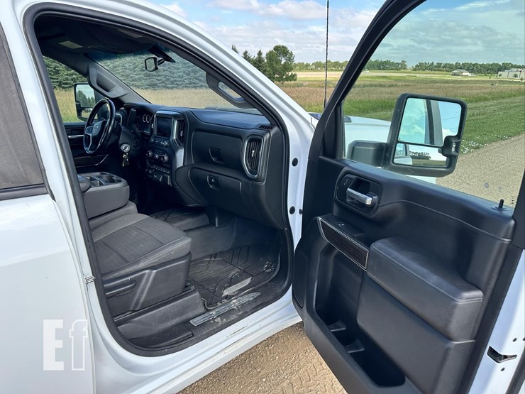 2021-chevrolet-silverado-2500hd-lt-image-23