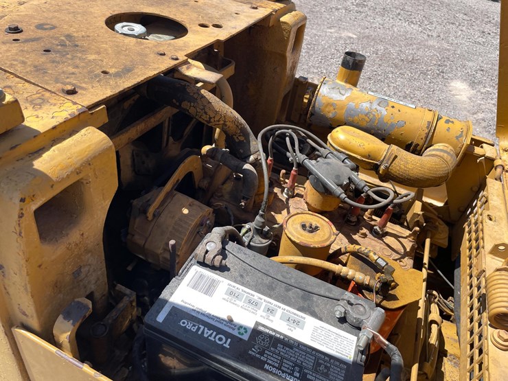 #2001-•-v30b-forklift-image-37