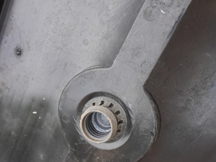 freightliner-poly-battery-box-image-14