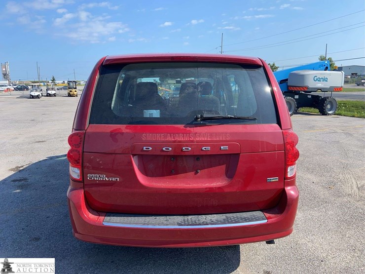 2013-dodge-grand-caravan-sxt-image-6