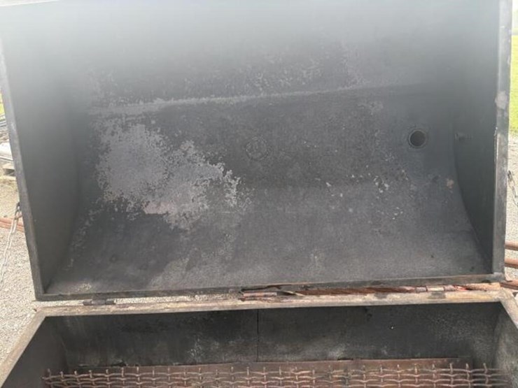 5-foot-barrel-smoker-on-trailer-image-14