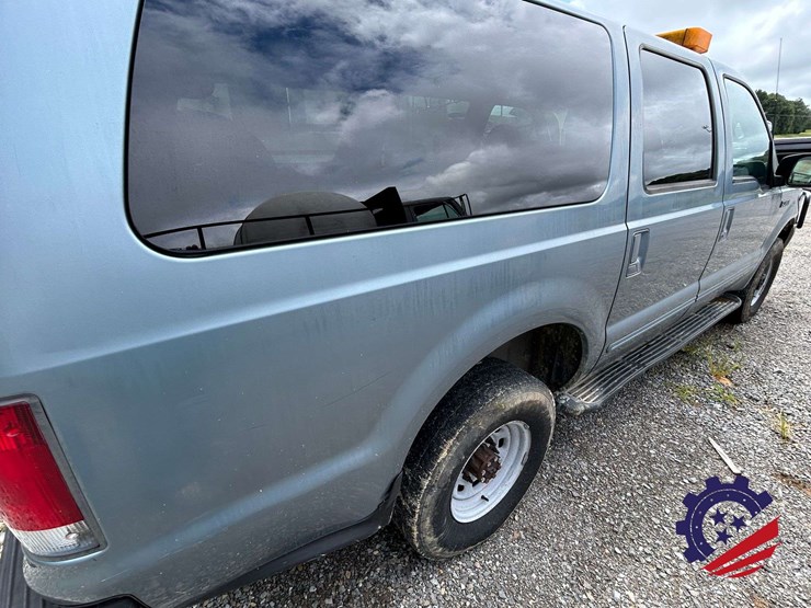 2000-ford-excursion-image-15