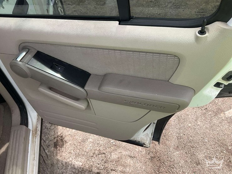 2006-ford-explorer-image-24