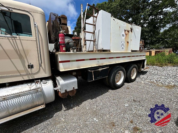 1987-peterbilt-379-image-3