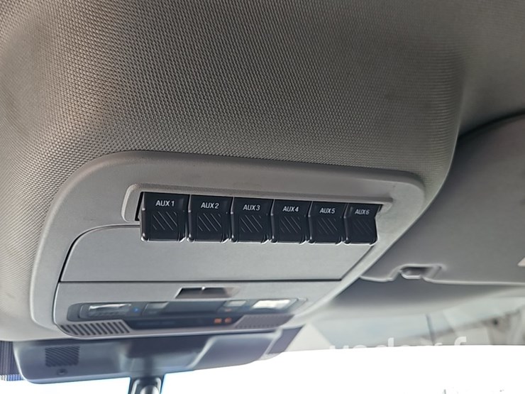 2023-ford-f550-xl-image-30