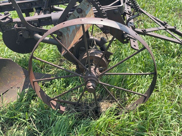 avery-three-bottom-14”-pull-type-moldboard-plow-image-19