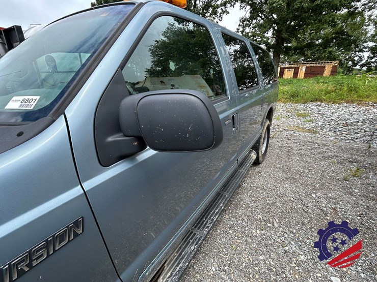2000-ford-excursion-image-8