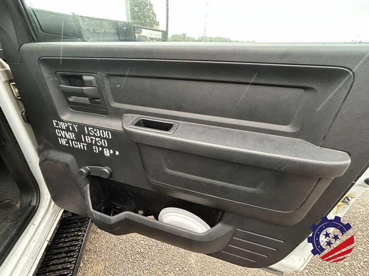2016-ram-5500-bucket-truck-image-18