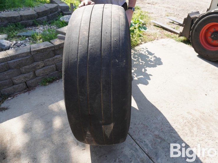 aircraft-tire-w/20"-rim-15"-wide-10-bolt-image-4