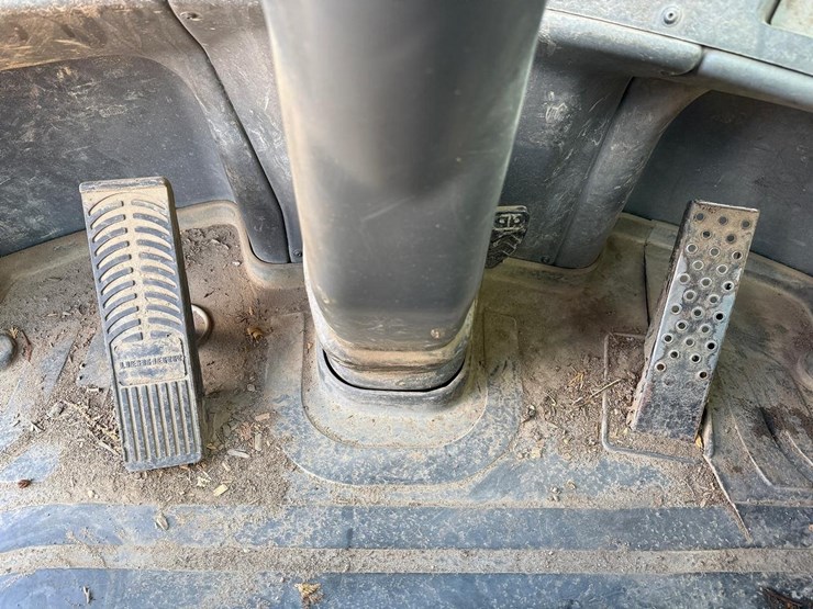 2008-deere-344j-image-24