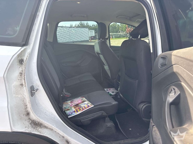2010-ford-escape-image-19