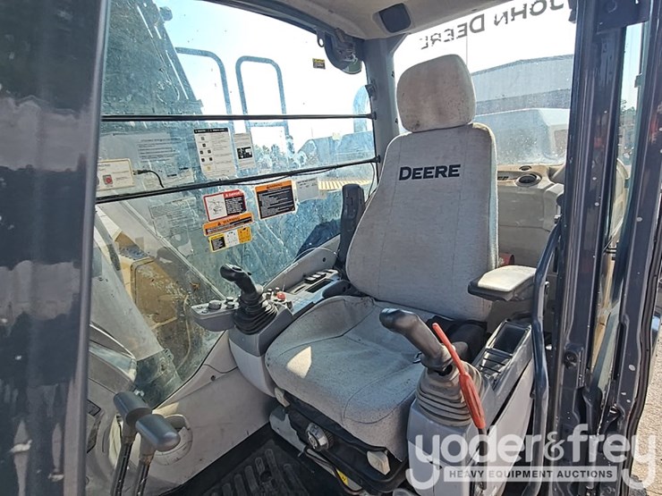 2018-deere-130g-image-40