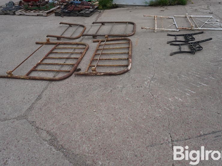 bench-brackets-&-headboards-image-8