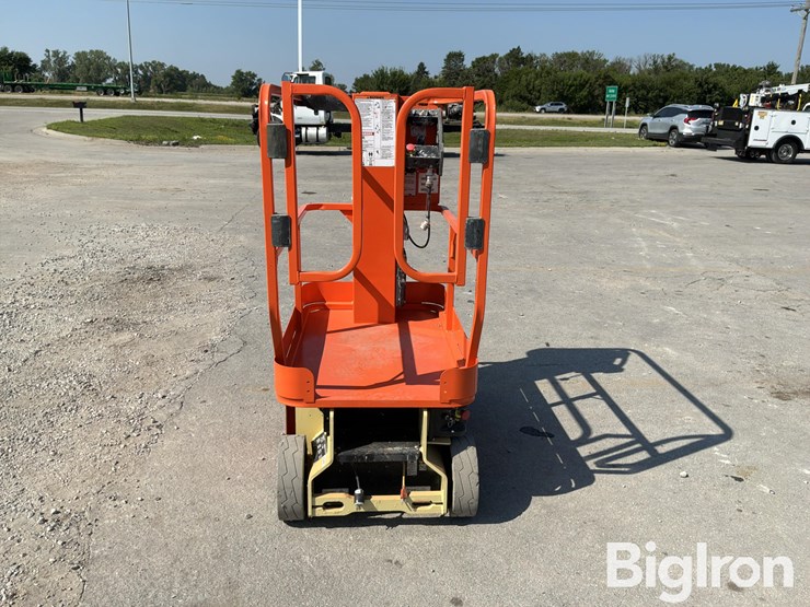 2017-jlg-1230es-image-6