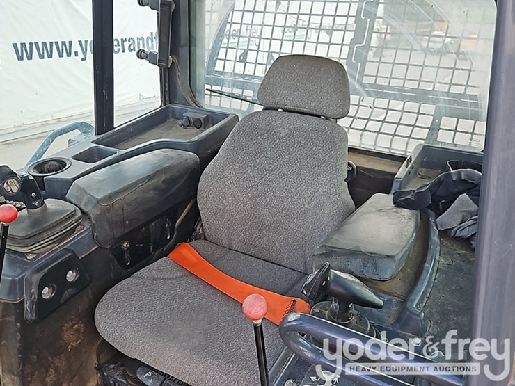 2019-deere-750k-lgp-image-30