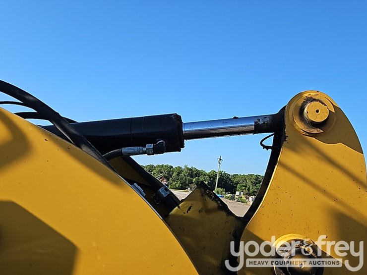 2021-caterpillar-926m-image-11