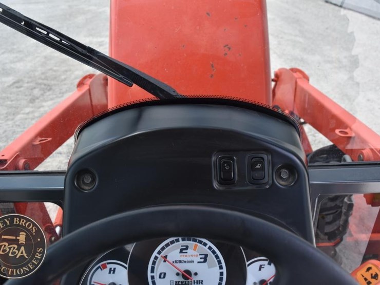 2013-kubota-b3000hsd-image-44