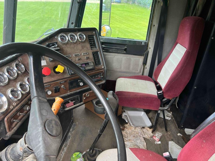 1992-freightliner-fld120-image-7