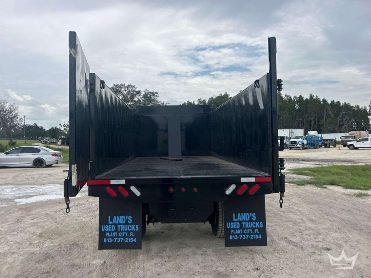 2021-freightliner-m2-106-image-26