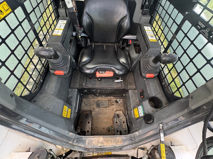 2021-bobcat-t76-image-28