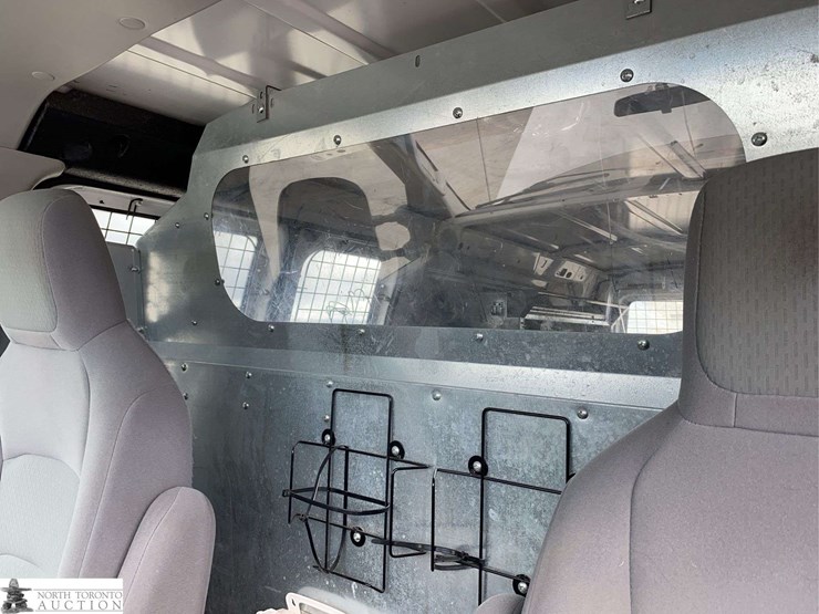 2010-ford-cargo-image-15