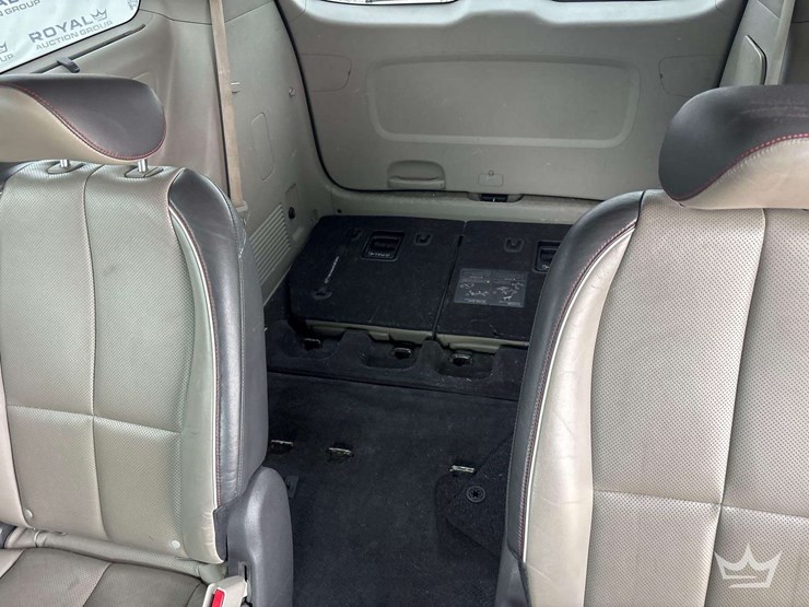 2017-kia-sedona-image-19