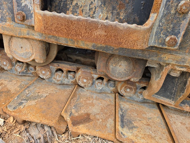 2023-caterpillar-374-image-80