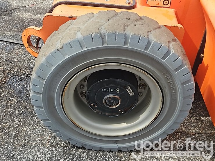 2011-jlg-e400ajpn-image-12