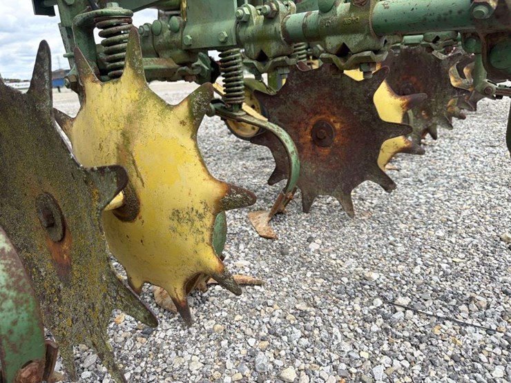 john-deere-16-image-12
