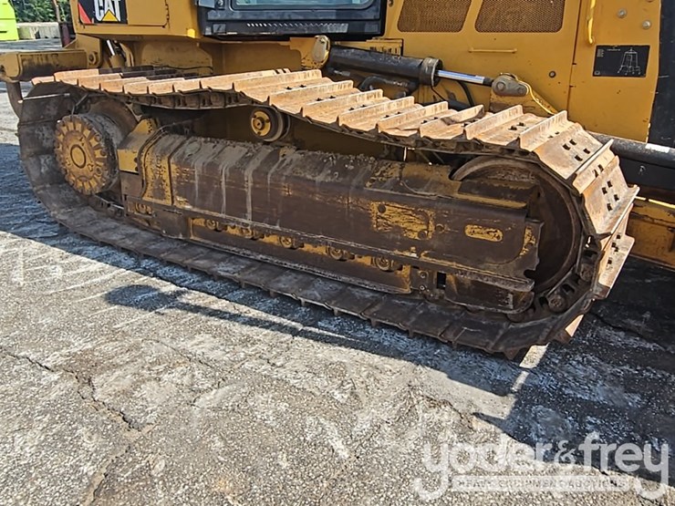 2015-caterpillar-d5k2-lgp-image-12