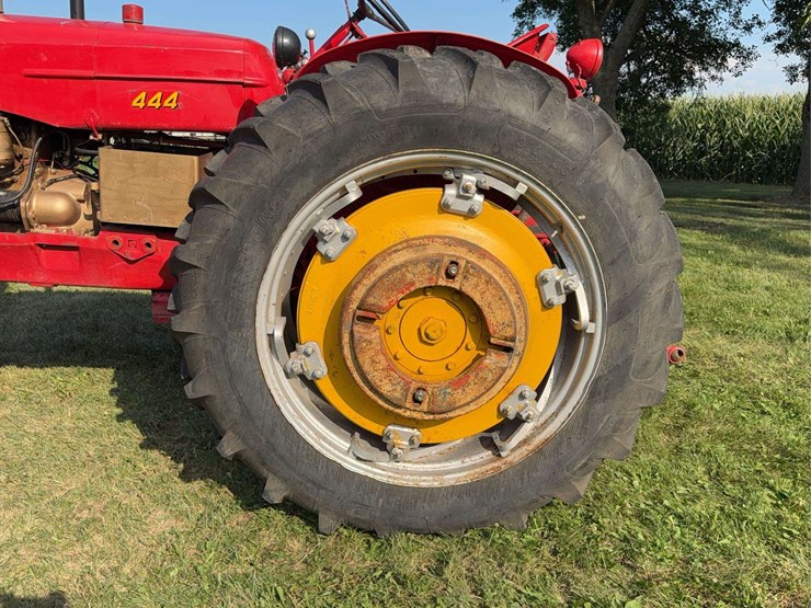 massey-ferguson-444-image-41