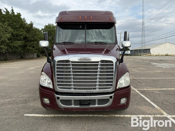 2014-freightliner-cascadia-125-image-2
