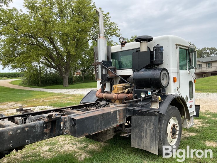 2004-peterbilt-320-image-10
