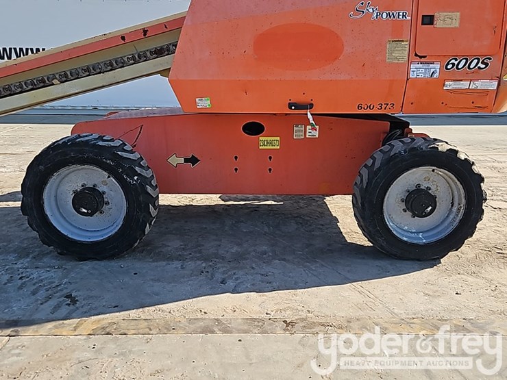 2016-jlg-600s-image-15