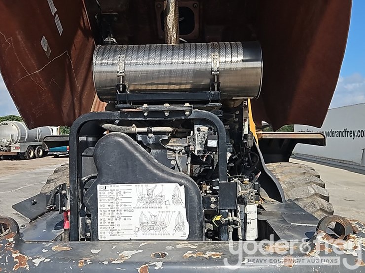 2018-case-621g-image-24