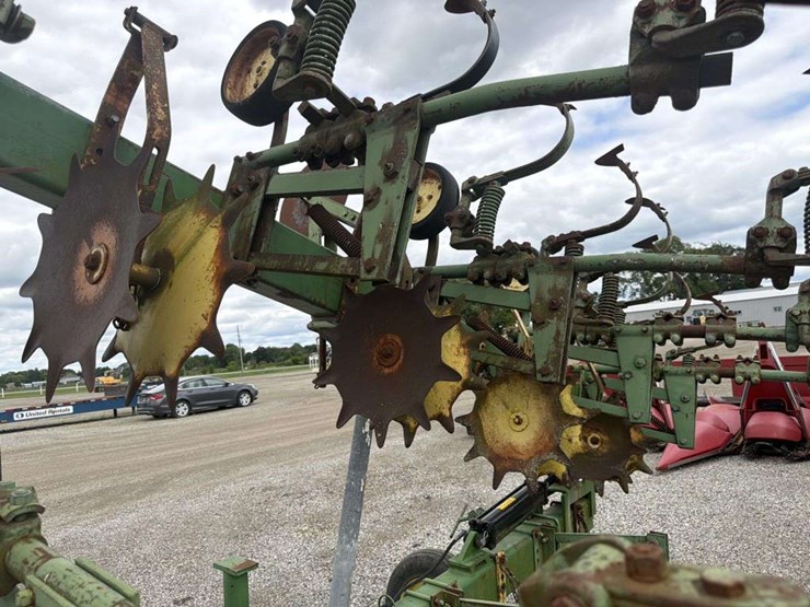 john-deere-16-image-17