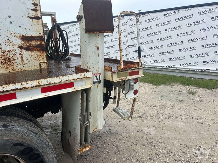 2005-altec-d947-image-17